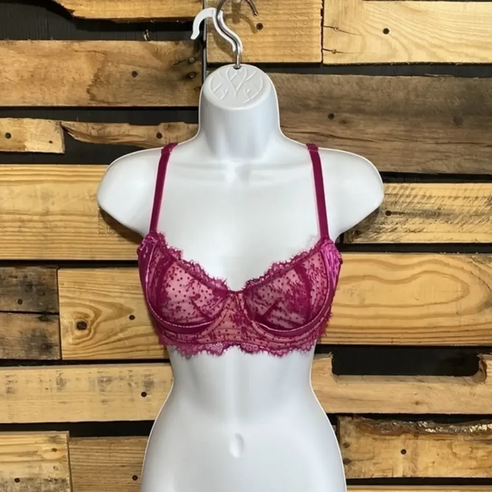 Victoria’s Secret Dream Angels Push Up Unlined Bra Size 32E (DD)‎